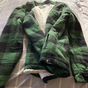 Volcom Women’s Buffalo Plaid Shirt 💚